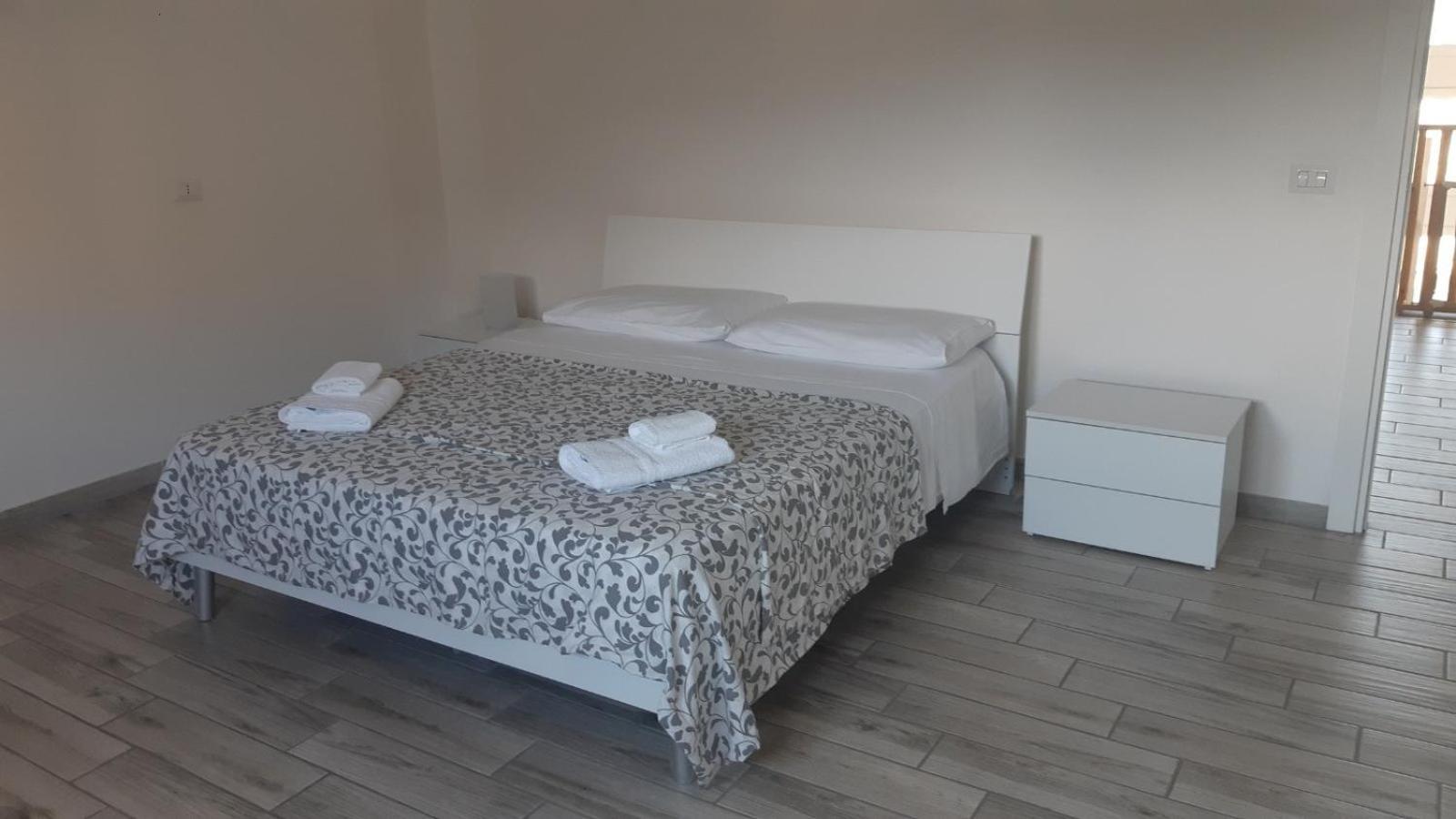 New Lettoss Hotell Randazzo Exteriör bild